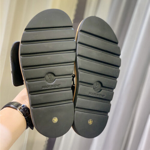 High Quality Luxury Louis Vuitton Couple Slippers – Style 55811 product detail