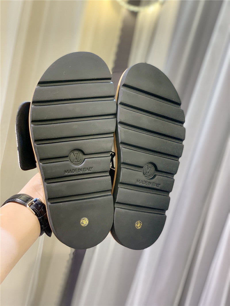 High Quality Luxury Louis Vuitton Couple Slippers – Style 55811 product detail