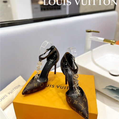 High Quality Luxury Louis Vuitton Fashion Bazaar Metal Chain High Heels – Style 27523 alternate view