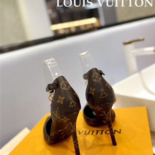 High Quality Luxury Louis Vuitton Fashion Bazaar Metal Chain High Heels – Style 27523 product detail