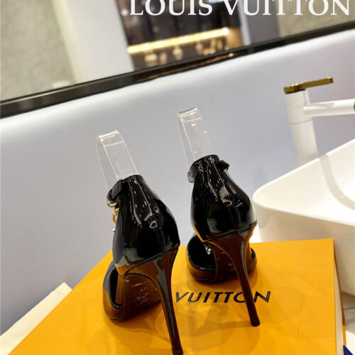 High Quality Luxury Louis Vuitton Fashion Bazaar Metal Chain High Heels product detail