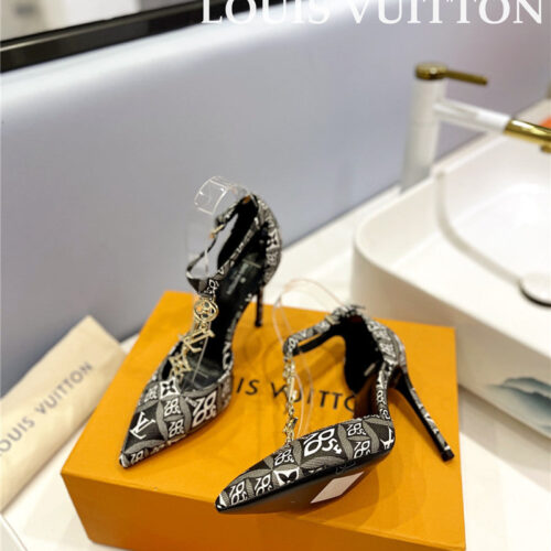 High Quality Luxury Louis Vuitton Fashion Bazaar Metal Chain High Heels – Style 61987 alternate view