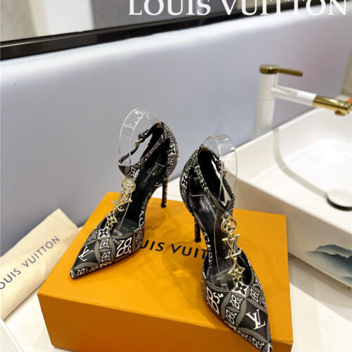 High Quality Luxury Louis Vuitton Fashion Bazaar Metal Chain High Heels – Style 61987 product detail