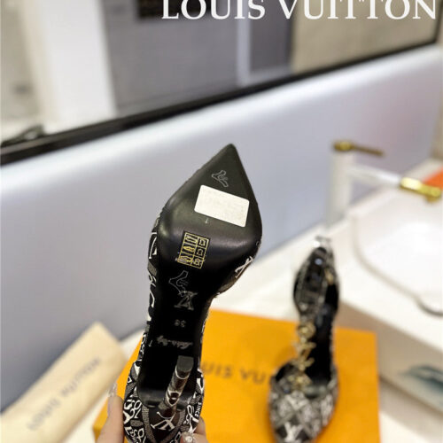 High Quality Luxury Louis Vuitton Fashion Bazaar Metal Chain High Heels – Style 61987 product detail