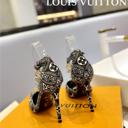 High Quality Luxury Louis Vuitton Fashion Bazaar Metal Chain High Heels – Style 61987 product detail