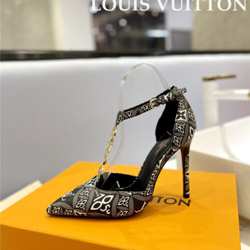 High Quality Luxury Louis Vuitton Fashion Bazaar Metal Chain High Heels – Style 61987 product detail