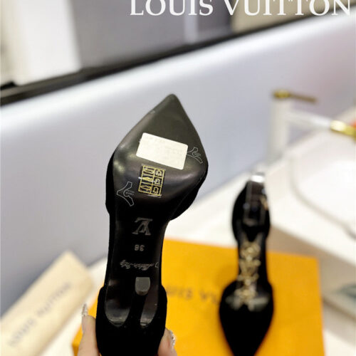 High Quality Luxury Louis Vuitton Fashion Bazaar Metal Chain High Heels – Style 63683 product detail