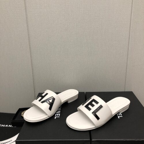 High Quality Luxury Chanel Color Matching Letter Leather Buckle Slippers product detail