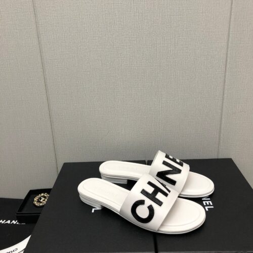 High Quality Luxury Chanel Color Matching Letter Leather Buckle Slippers