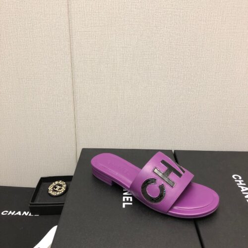 High Quality Luxury Chanel Color Matching Letter Leather Buckle Slippers – Style 58310 product detail