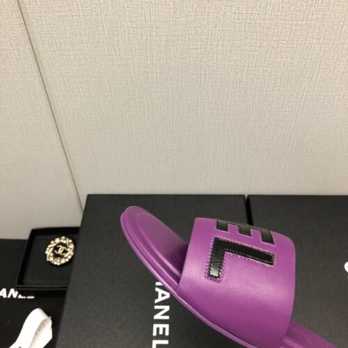 High Quality Luxury Chanel Color Matching Letter Leather Buckle Slippers – Style 58310 product detail