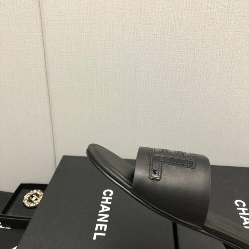 High Quality Luxury Chanel Color Matching Letter Leather Buckle Slippers – Style 89382 product detail