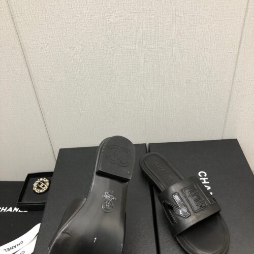High Quality Luxury Chanel Color Matching Letter Leather Buckle Slippers – Style 89382 product detail