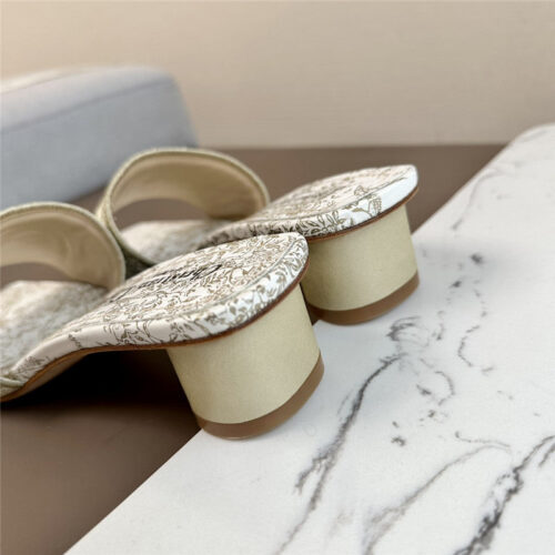 High Quality Luxury Dior Logo Embroidered Slippers – Style 46470 product detail