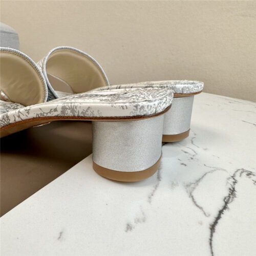 High Quality Luxury Dior Logo Embroidered Slippers – Style 06918 product detail