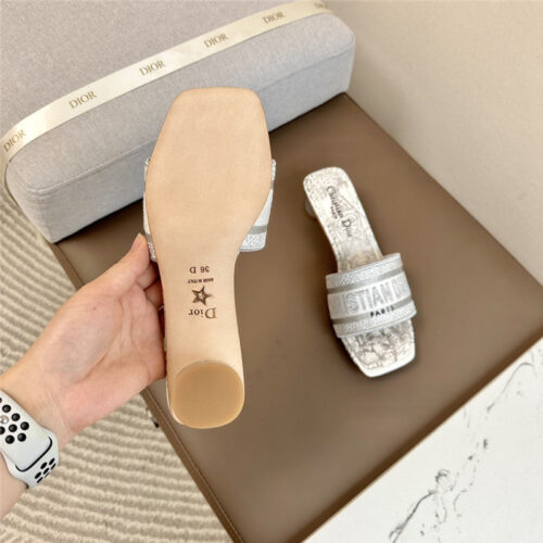 High Quality Luxury Dior Logo Embroidered Slippers – Style 06918 product detail
