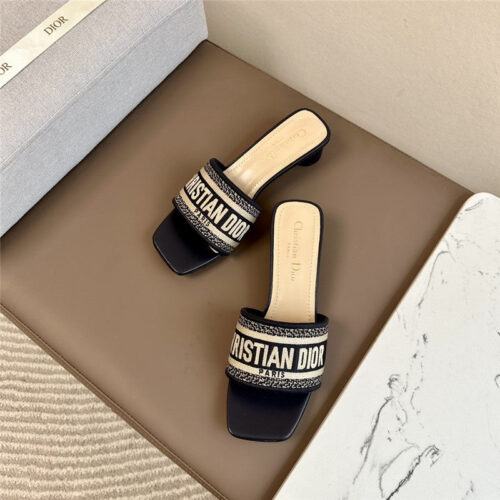 High Quality Luxury Dior Logo Embroidered Slippers product detail