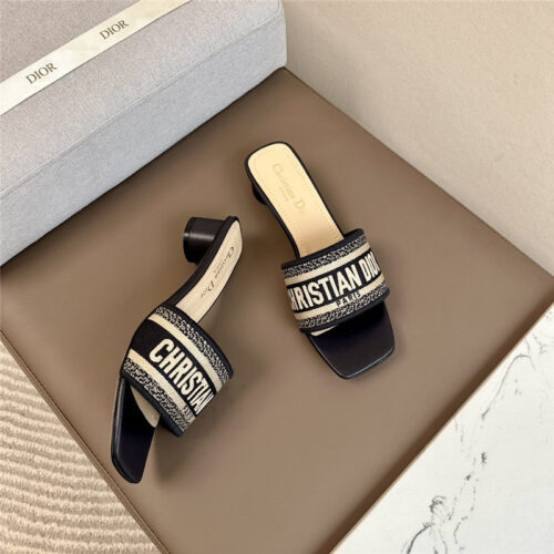 High Quality Luxury Dior Logo Embroidered Slippers product detail