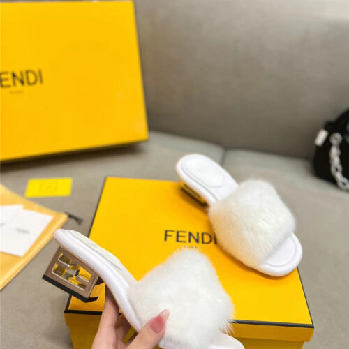 High Quality Luxury Fendi New Mink Fur Slippers – Style 25171 product detail