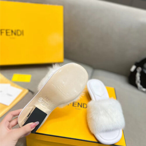 High Quality Luxury Fendi New Mink Fur Slippers – Style 25171 product detail