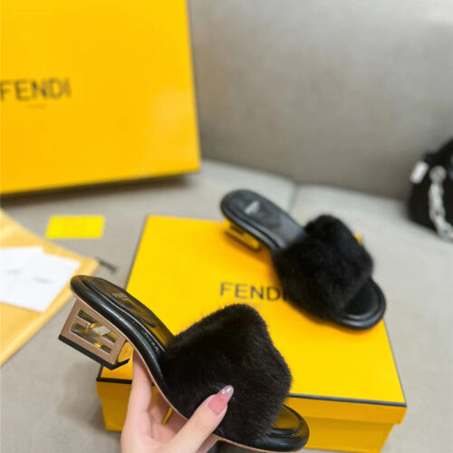 High Quality Luxury Fendi New Mink Fur Slippers alternate view