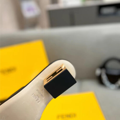 High Quality Luxury Fendi New Slippers – Style 30803 product detail