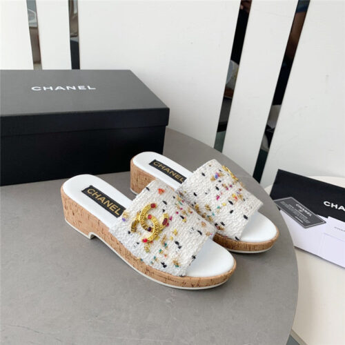 High Quality Luxury Chanel Rhombus Thick-Soled Flip Flops – Style 51078 alternate view