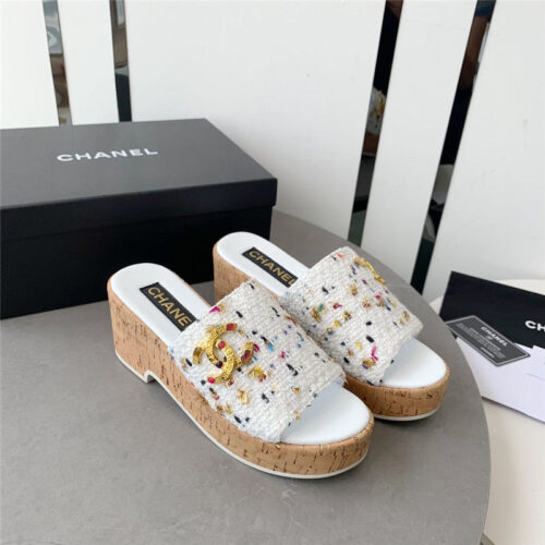 High Quality Luxury Chanel Rhombus Thick-Soled Flip Flops alternate view