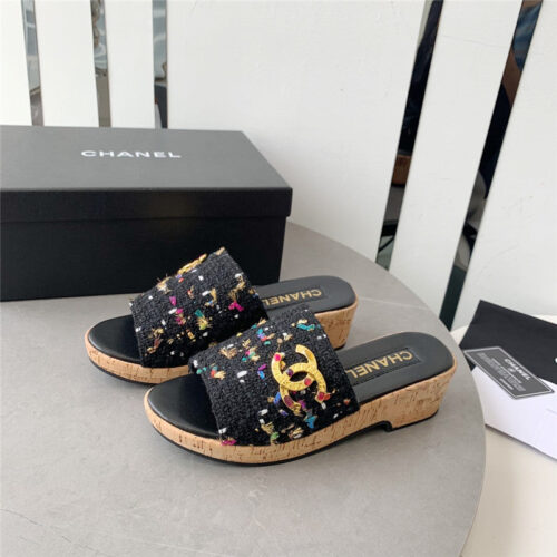 High Quality Luxury Chanel Rhombus Thick-Soled Flip Flops – Style 92326