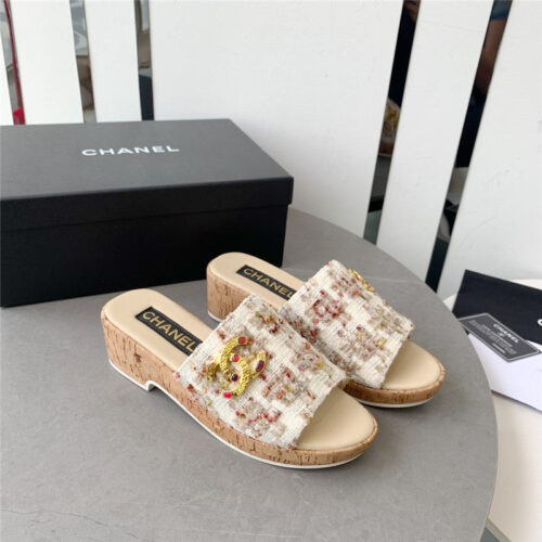 High Quality Luxury Chanel Rhombus Thick-Soled Flip Flops – Style 33574 alternate view