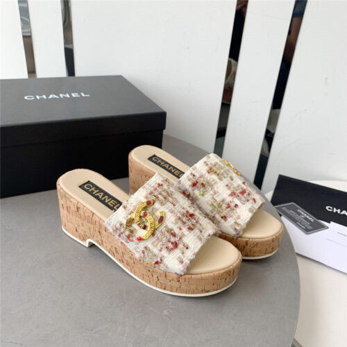 High Quality Luxury Chanel Rhombus Thick-Soled Flip Flops – Style 04198 alternate view