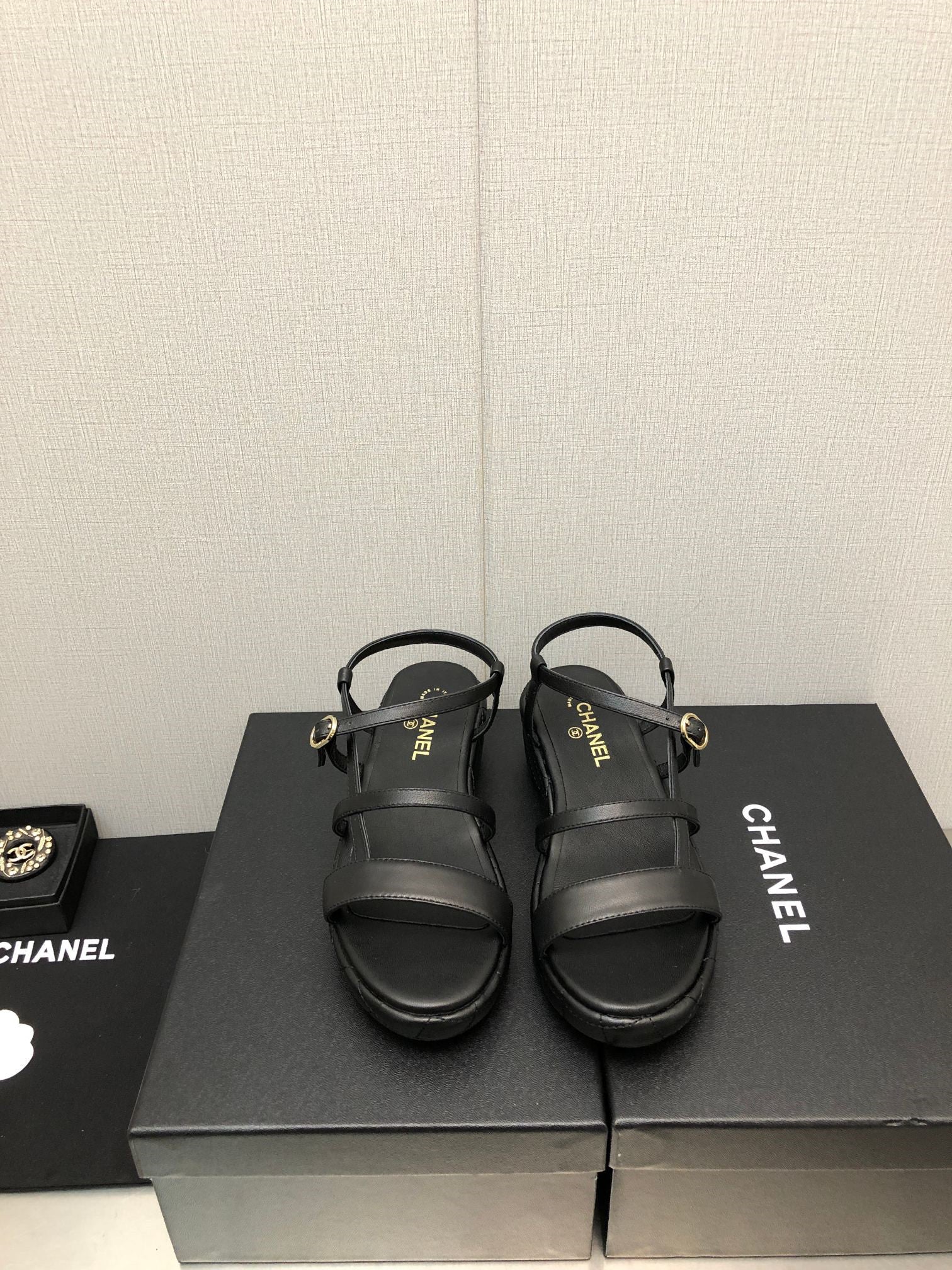 High Quality Luxury Chanel Back Metal Logo Sandals – Style 31398 product detail
