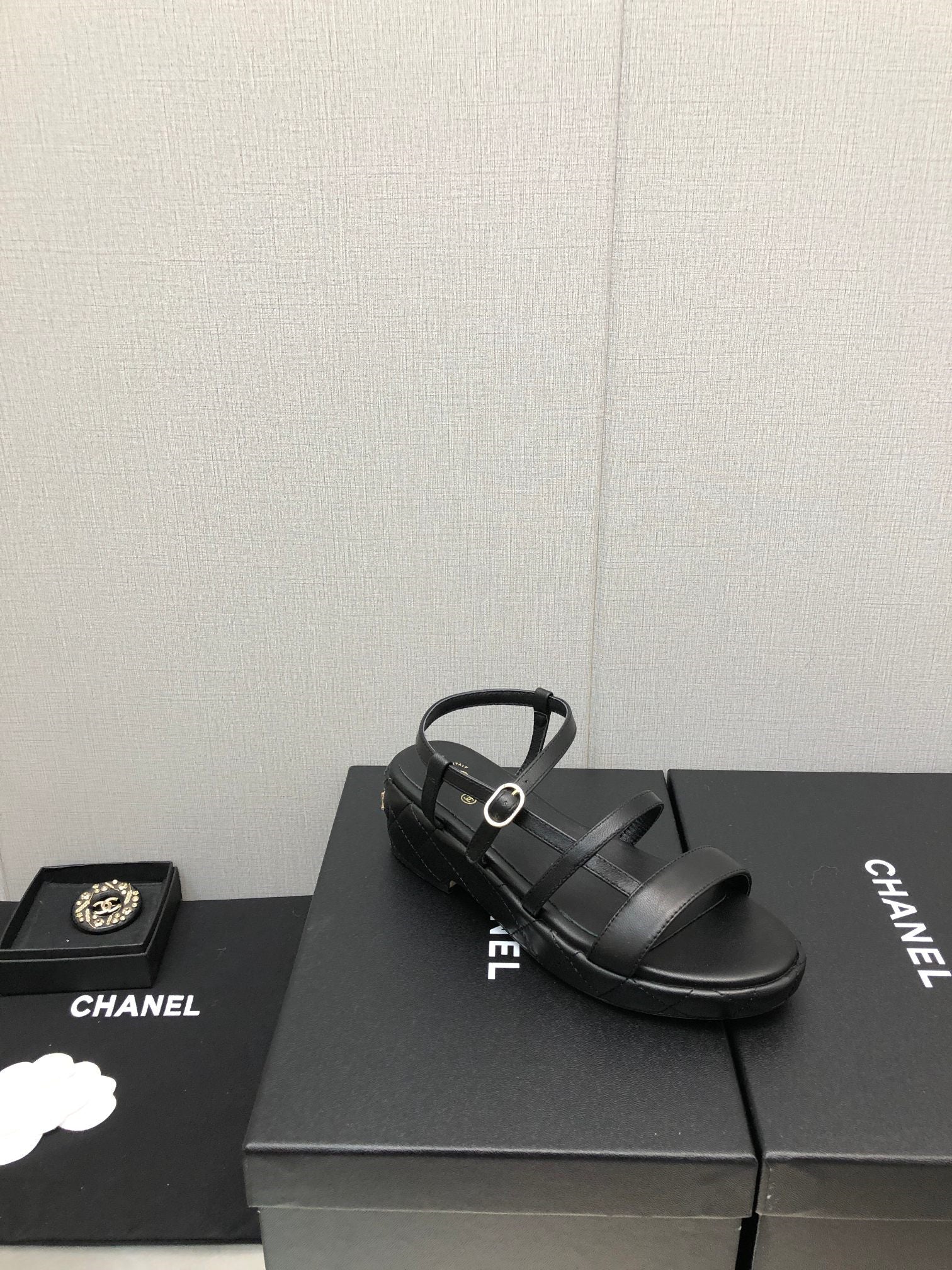 High Quality Luxury Chanel Back Metal Logo Sandals – Style 31398 product detail