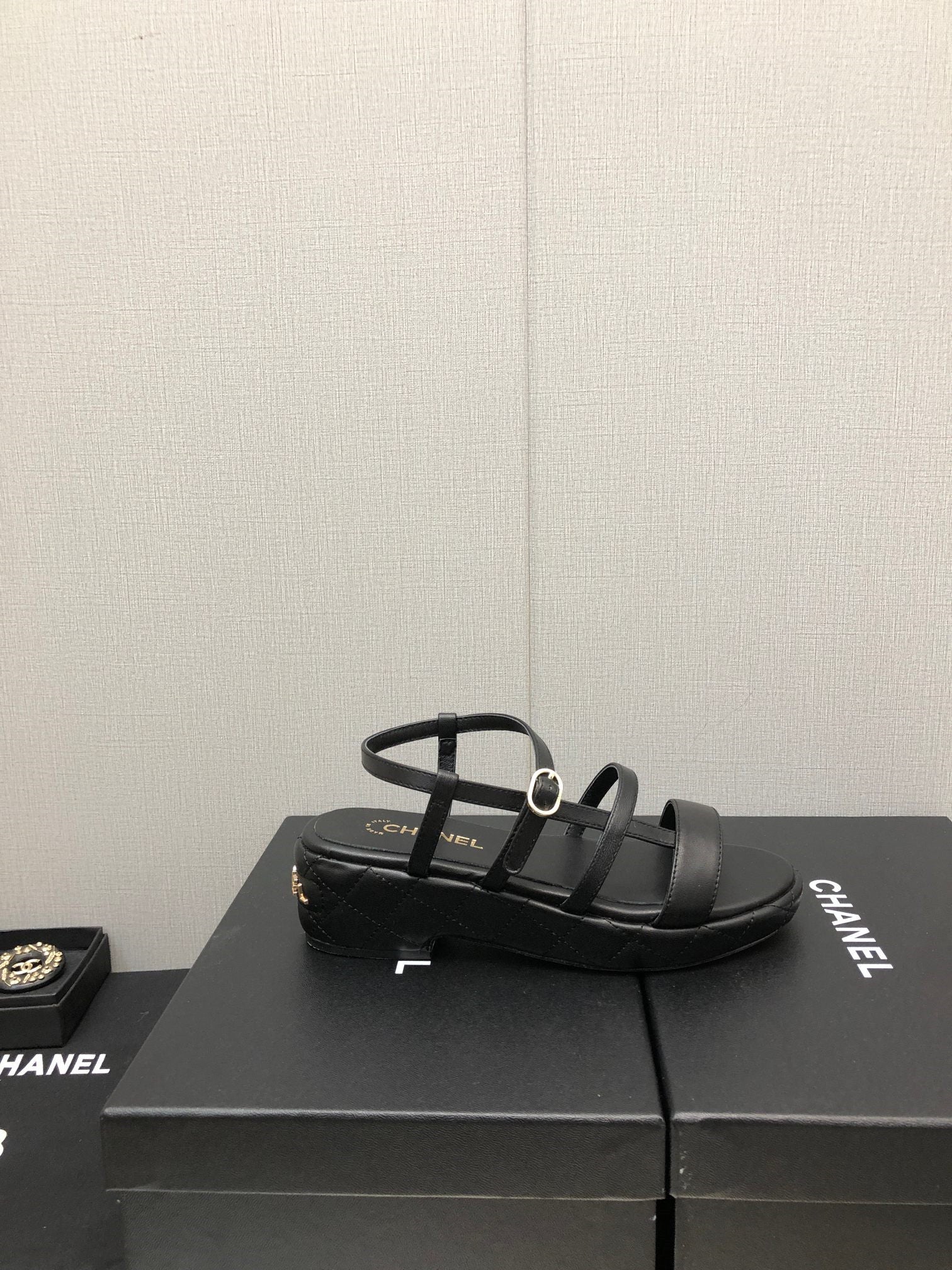 High Quality Luxury Chanel Back Metal Logo Sandals – Style 31398 product detail