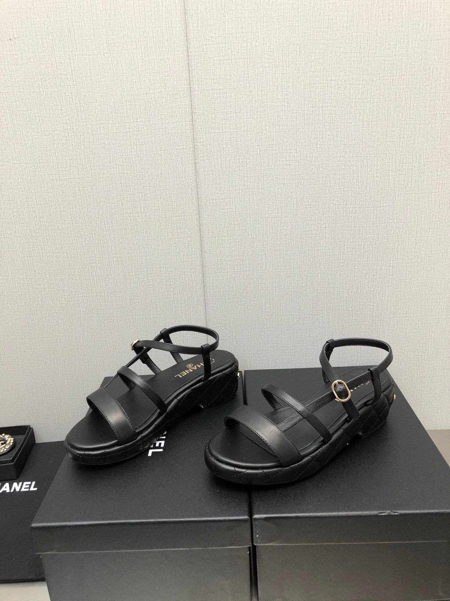 High Quality Luxury Chanel Back Metal Logo Sandals – Style 31398