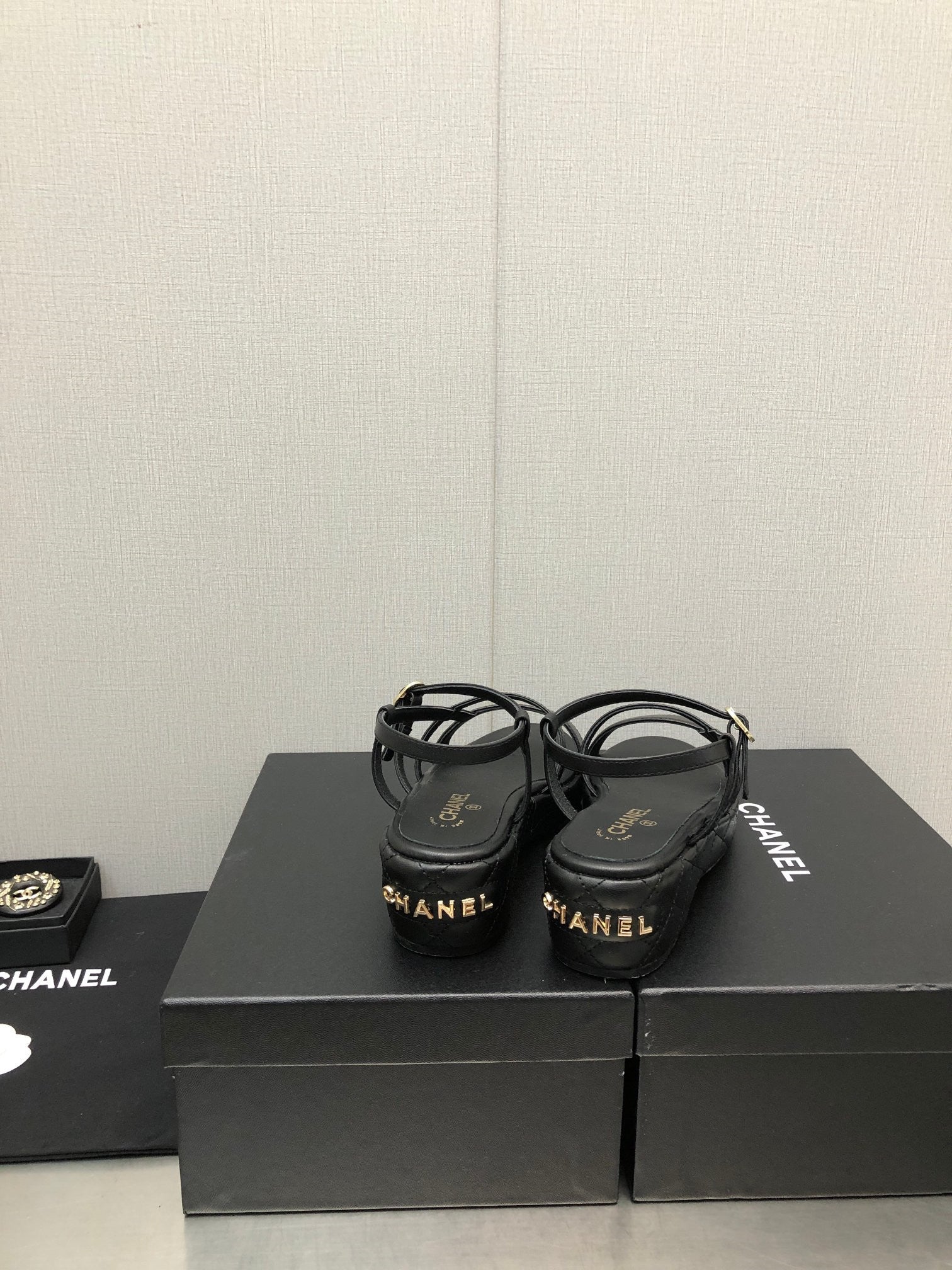 High Quality Luxury Chanel Back Metal Logo Sandals – Style 31398 product detail