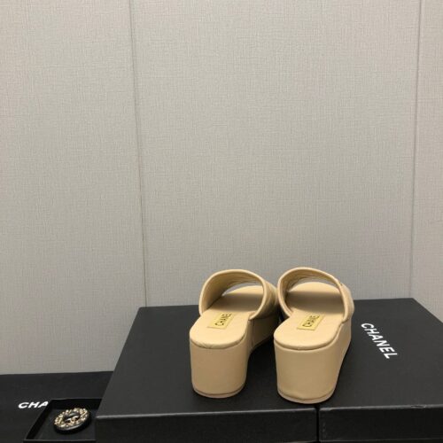 High Quality Luxury Chanel Rubber Outsole High Imitation Water Platform Slippers – Style 05286 product detail