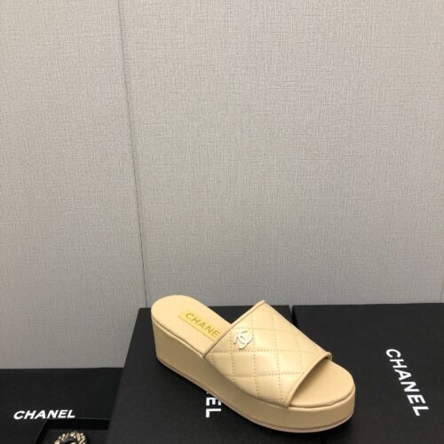 High Quality Luxury Chanel Rubber Outsole High Imitation Water Platform Slippers – Style 05286 product detail