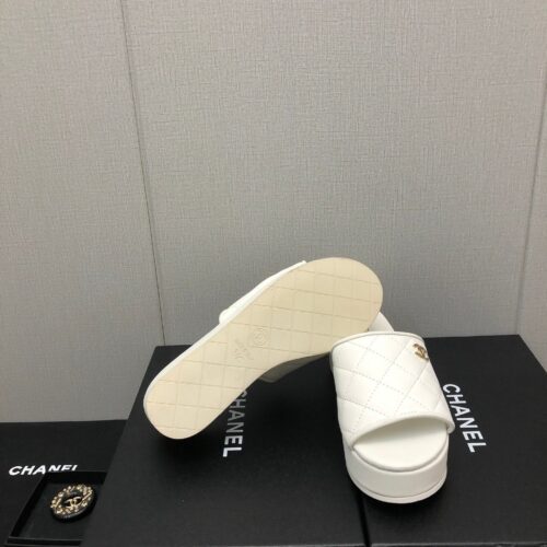 High Quality Luxury Chanel Rubber Outsole High Imitation Water Platform Slippers – Style 80998 product detail