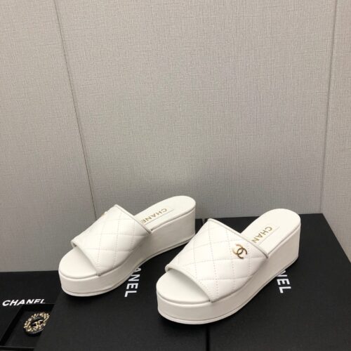 High Quality Luxury Chanel Rubber Outsole High Imitation Water Platform Slippers – Style 80998 product detail