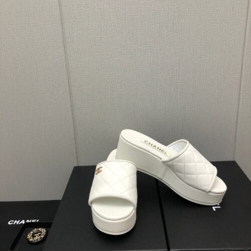 High Quality Luxury Chanel Rubber Outsole High Imitation Water Platform Slippers – Style 80998 product detail