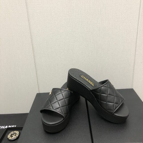 High Quality Luxury Chanel Rubber Outsole High Imitation Water Platform Slippers – Style 10374 product detail