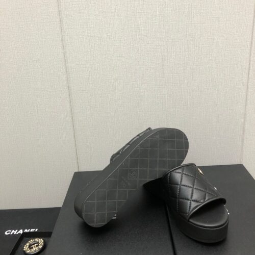 High Quality Luxury Chanel Rubber Outsole High Imitation Water Platform Slippers – Style 10374 product detail