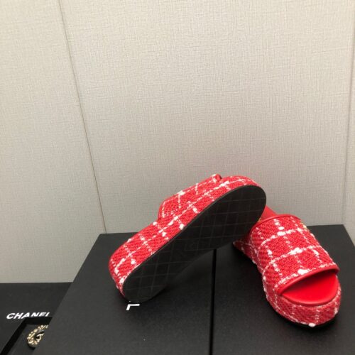 High Quality Luxury Chanel Rubber Outsole High Imitation Water Platform Slippers product detail