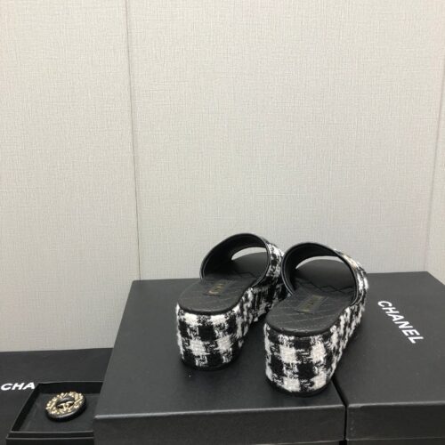 High Quality Luxury Chanel Rubber Outsole High Imitation Water Platform Slippers – Style 86086 product detail