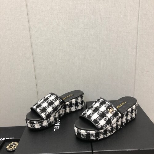 High Quality Luxury Chanel Rubber Outsole High Imitation Water Platform Slippers – Style 86086 product detail