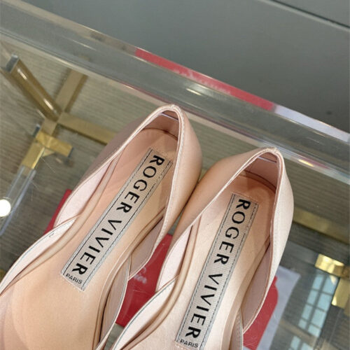 High Quality Luxury Roger Vivier New Hollow Square Buckle Flat Bottom product detail