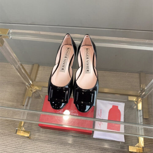 High Quality Luxury Roger Vivier New Hollow Square Buckle Flat Bottom – Style 31988 product detail