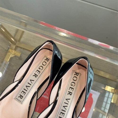 High Quality Luxury Roger Vivier New Hollow Square Buckle Flat Bottom – Style 31988 product detail