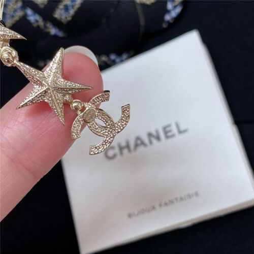 High Quality Luxury Chanel Double C White Gradient Rhinestone Star Earrings product detail